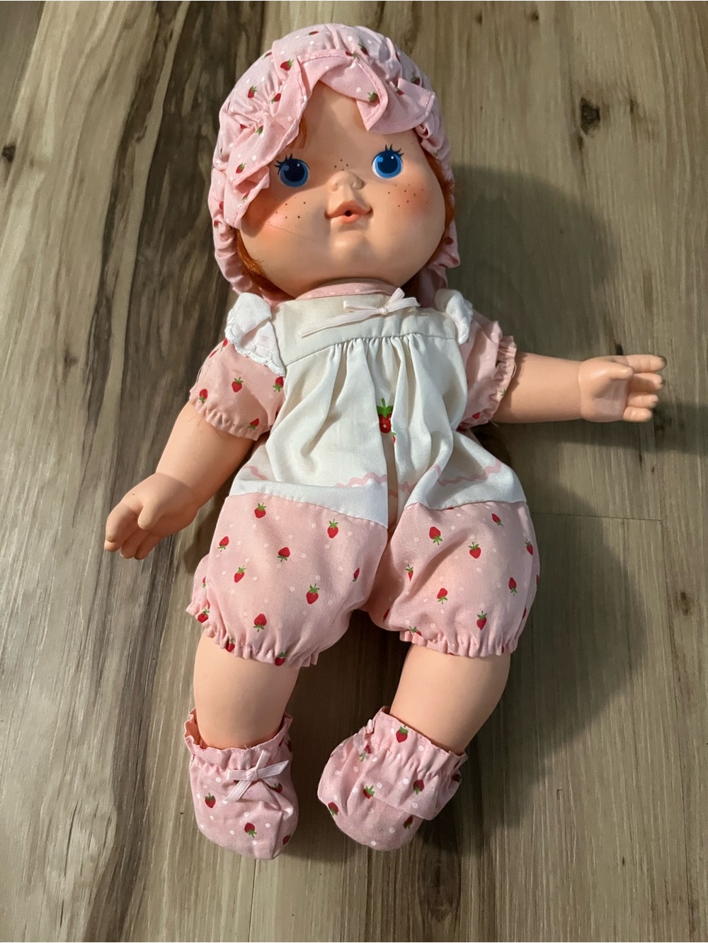 Vintage 1982 Kenner Strawberry Shortcake 14" Blow Kiss Baby Doll Original Bonnet
